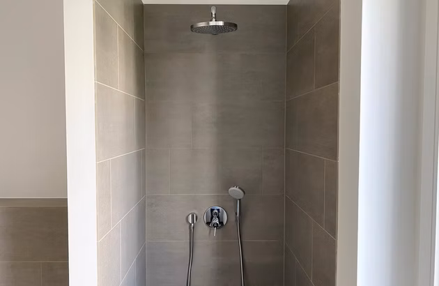 Am Winterfeldt – Berlin-Schöneberg – Detail Bodengleiche Dusche