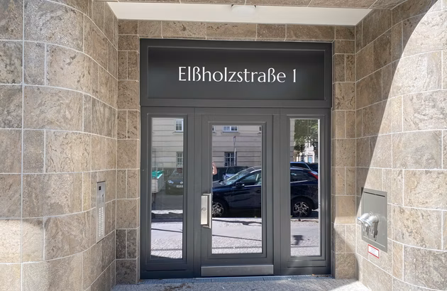 Am Winterfeldt – Berlin-Schöneberg – Hauseingangsbereich Elßholsstraße 1
