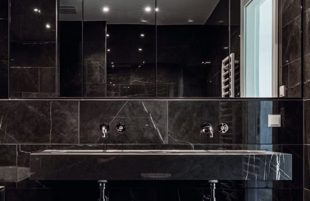 Wieland & Pestalozzi – Berlin-Charlottenburg – Doppelwaschtisch im En-Suite-Bad | WE 1.10