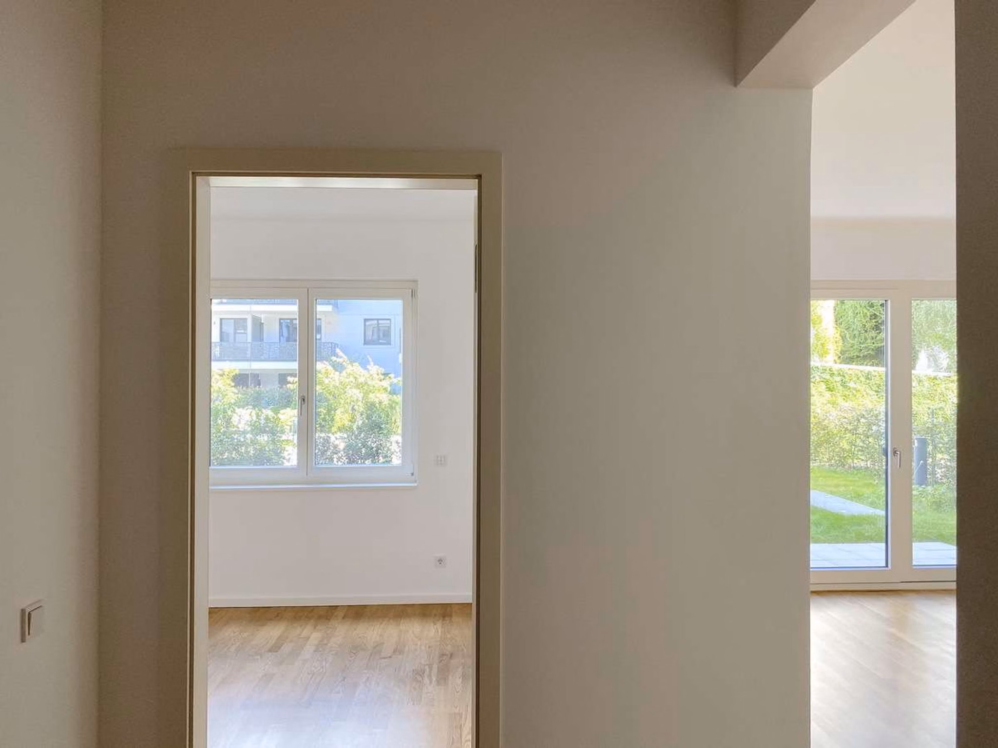 Flur mit Blick ins Schlafzimmer