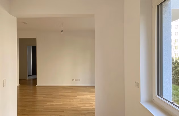 Am Winterfeldt – Berlin-Schöneberg – Küche mit Blick zum Wohnbereich