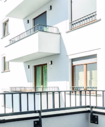 Wieland & Pestalozzi – Berlin-Charlottenburg – Balkonblick vom Balkon im Hofbereich auf Seitenflügel | WE 1.10
